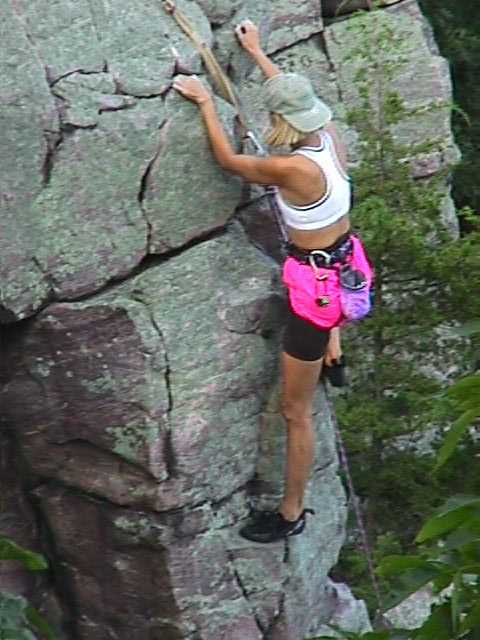 wi_devil lake woman rock climber 3.jpg (39743 bytes)